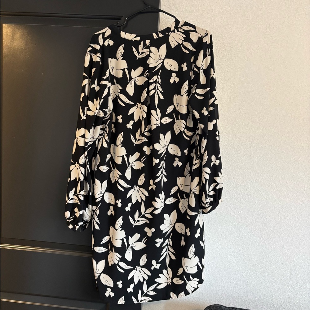 BLACK & WHITE FLORAL DRESS 👗 - Picture 3 of 3